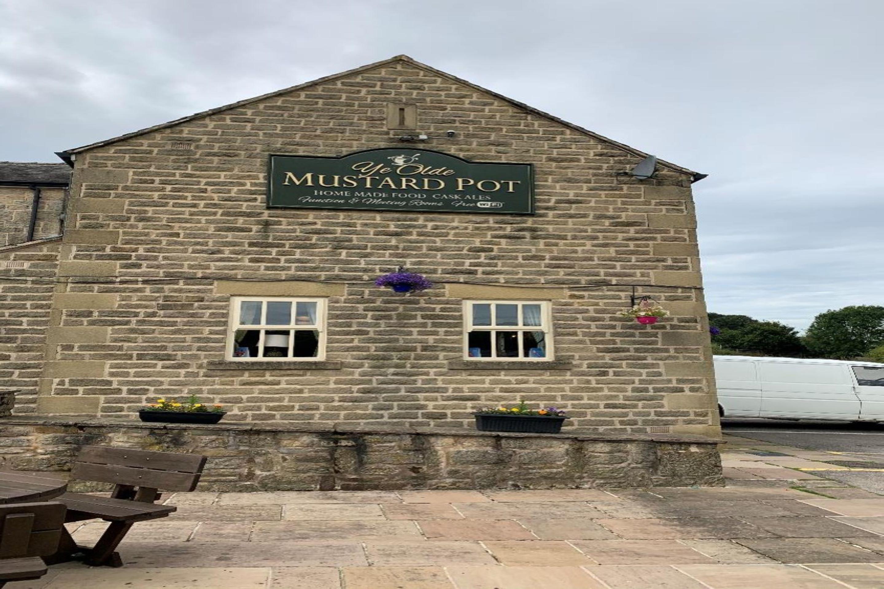 Ye Olde Mustard Pot Hotel Midhopestones Exterior photo