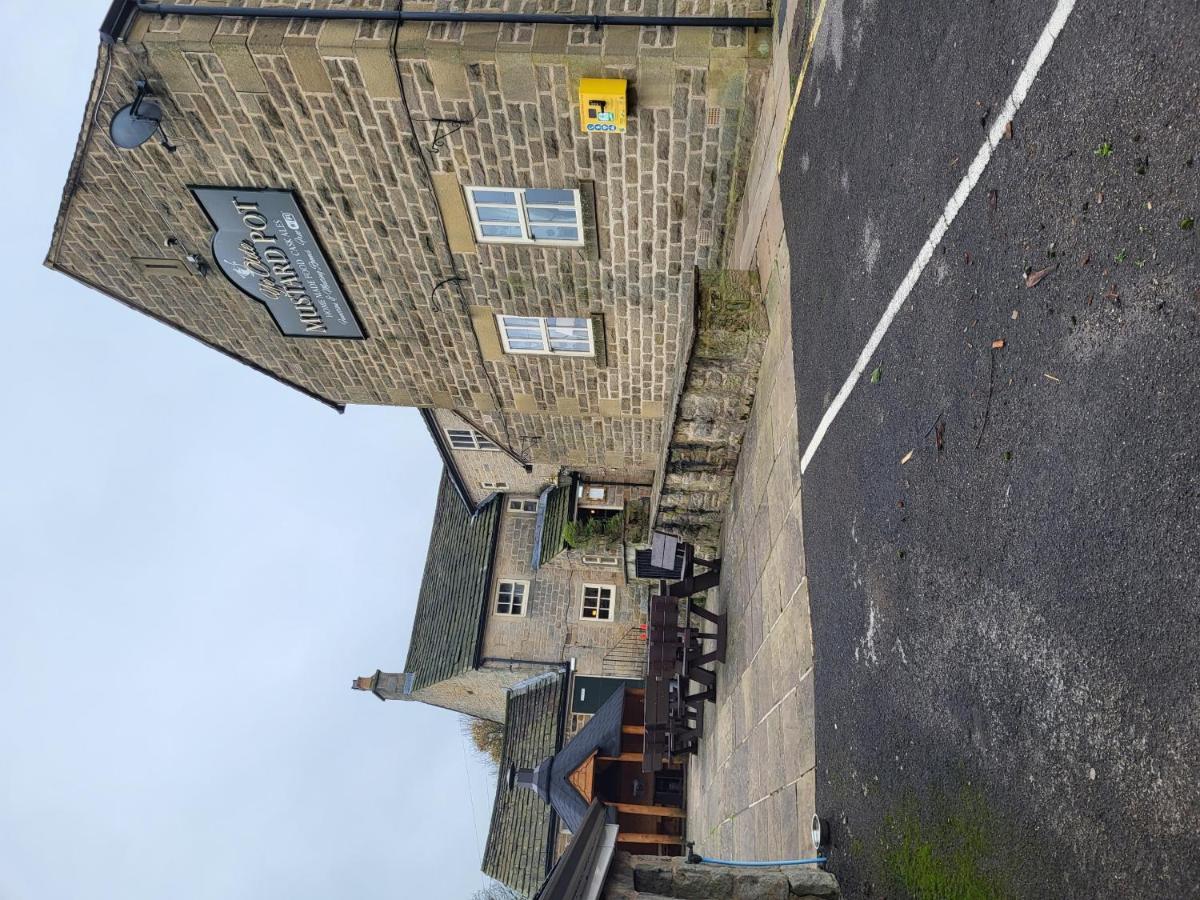 Ye Olde Mustard Pot Hotel Midhopestones Exterior photo